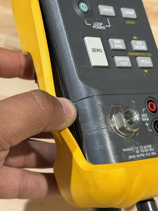 FLUKE 718 30G PRESSURE CALIBRATOR (PARTS ONLY) FOR PARTS (SHIPS FAST)