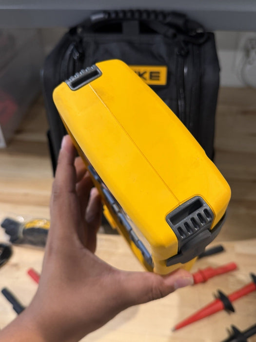 FLUKE 753 DOCUMENTING PROCESS CALIBRATOR WITH ACCESSORIES CALIBRATED 2025