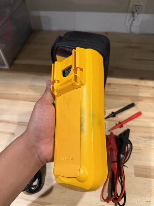 FLUKE 1507 INSULATION MULTIMETER W/ LEADS & CLIPS - SHIPS FAST