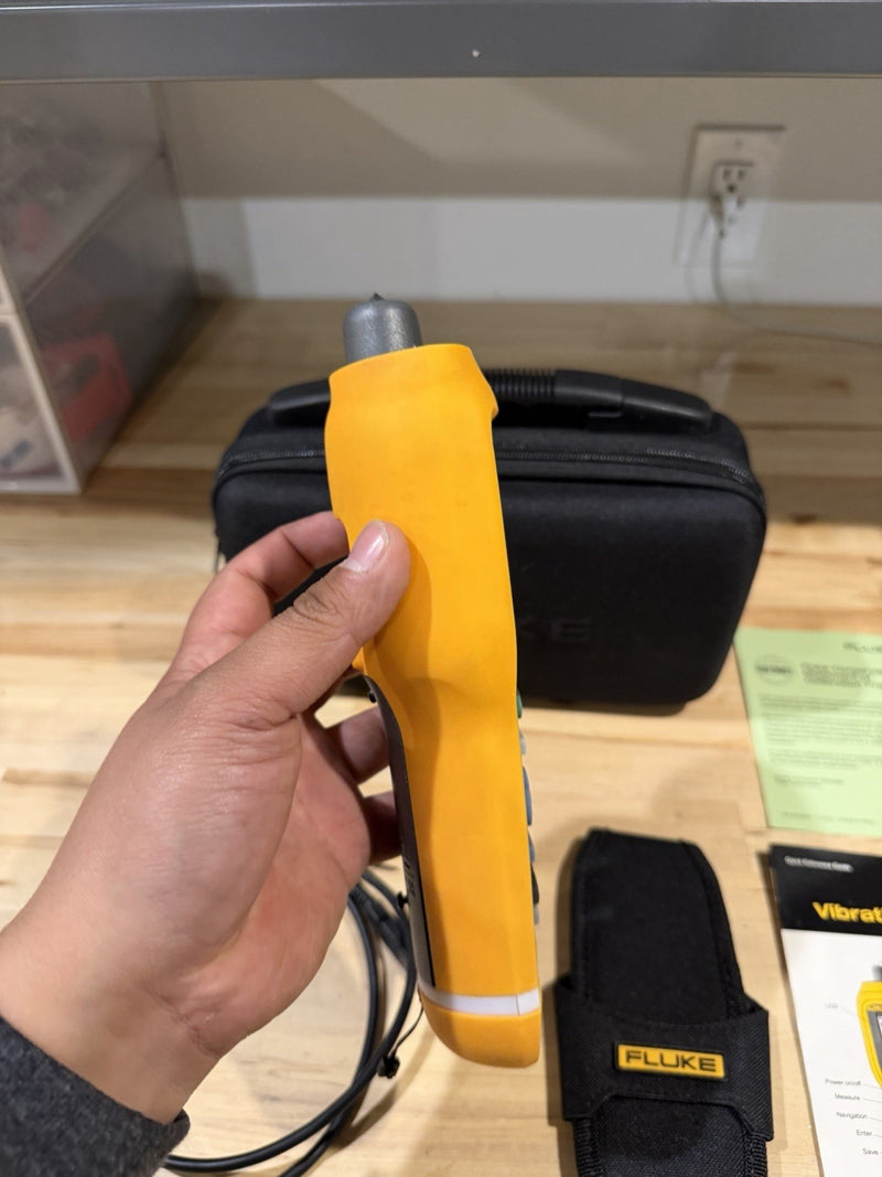 FLUKE 805 FC VIBRATION METER WITH ACCESSORIES