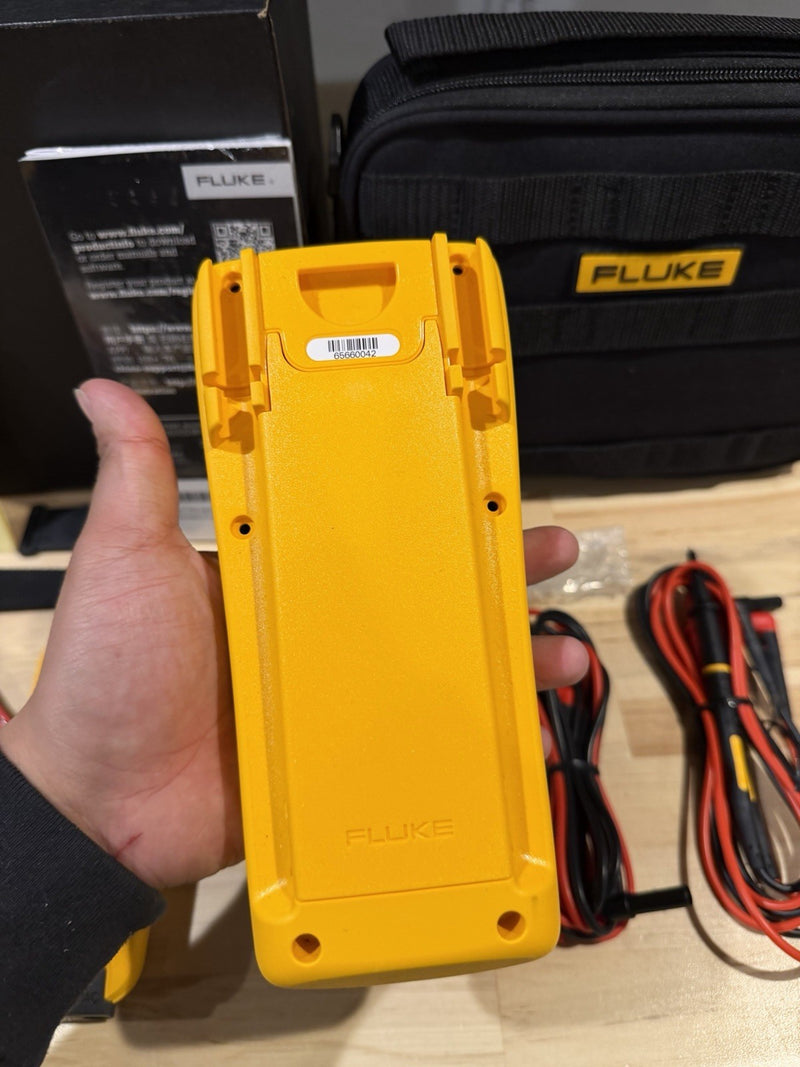 FLUKE 3000 FC TRUE RMS MULTIMETER & FLUKE A3000 FC CURRENT CLAMP KIT
