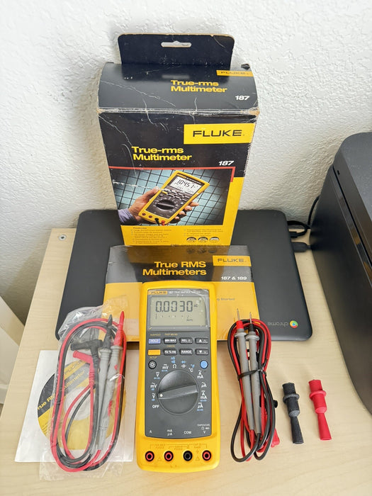 FLUKE  187 TRUE RMS MULTI METER W/LEADS & CALIBRATION CERTIFICATE- FREE SHIPPING