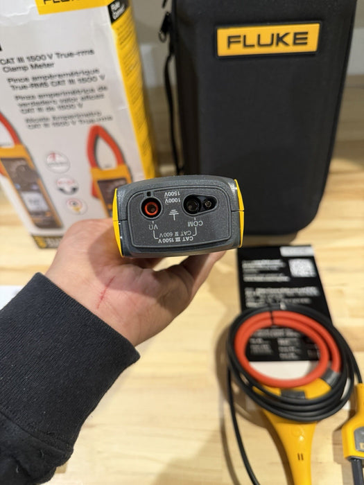 FLUKE 393 FC CAT III 1500V TRMS CLAMP METER W/ IFLEX PROBE & LEADS (NEW SEALED)