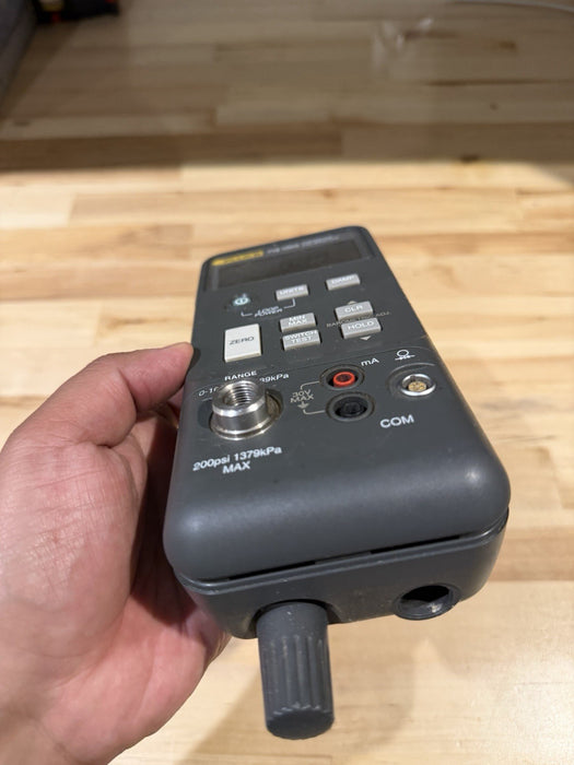 FLUKE 718 100G PRESSURE CALIBRATOR (FREE SHIPPING) TESTED