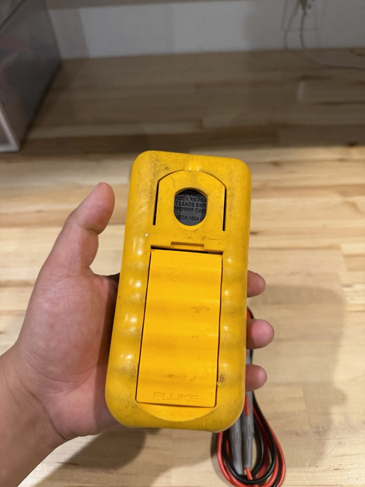 FLUKE 705 LOOP CALIBRATOR W/ LEADS & CLIPS - FREE SHIPPING