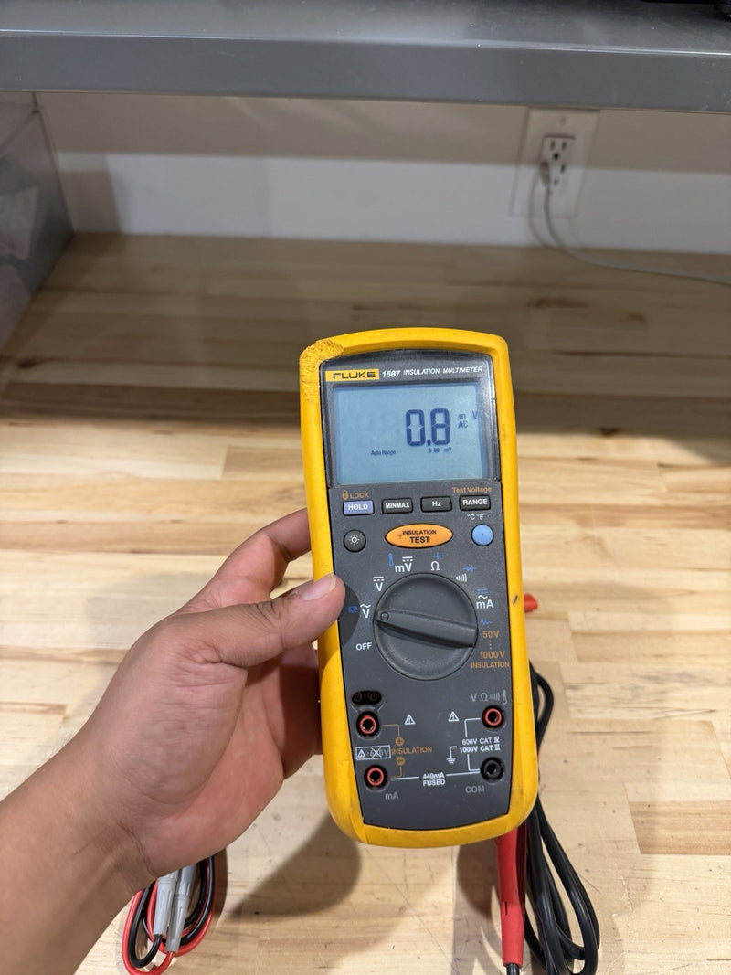 FLUKE 1587 DIGITAL INSULATION TESTER KIT W ACCESSORIES & LEADS - SHIPS FAST
