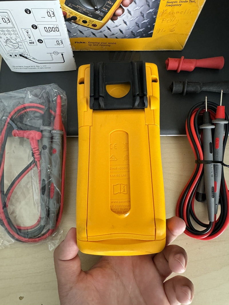 FLUKE 789 PROCESS METER WITH LEADS & CLIPS