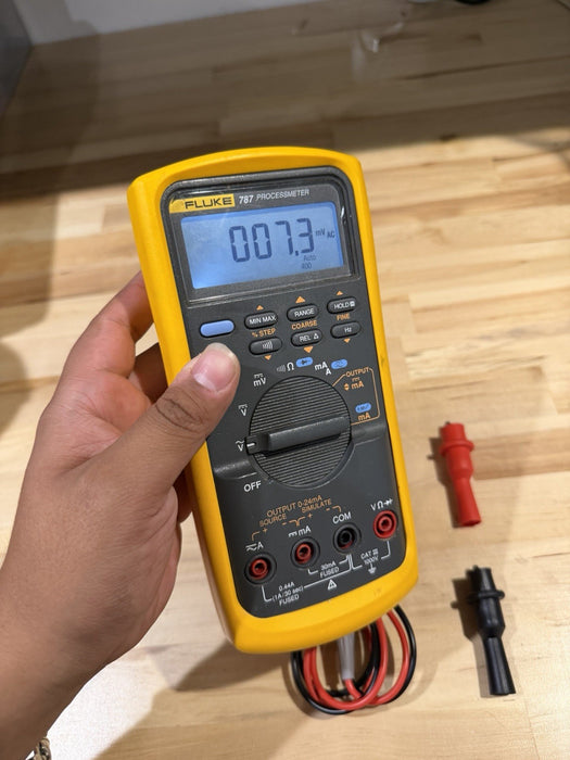 FLUKE 787 PROCESSMETER WITH LEADS & CLIPS TESTED