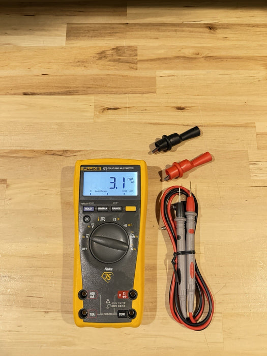 FLUKE 179 MULTIMETER W/ LEADS & CLIPS (SHIPS FAST)