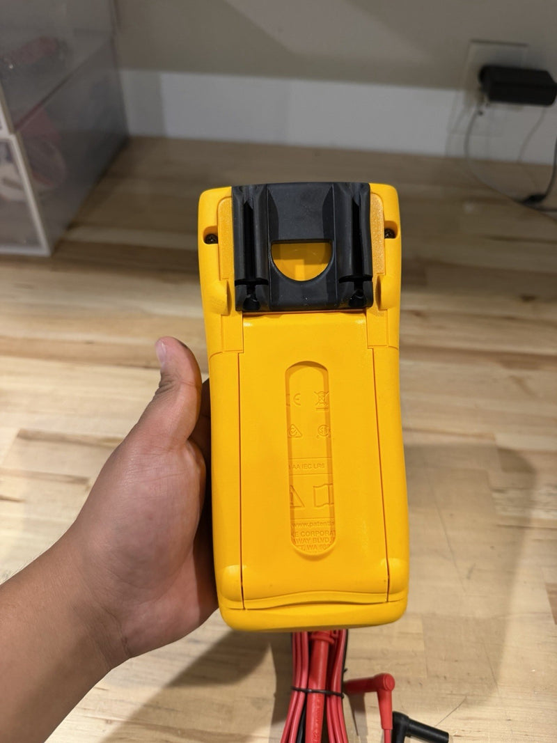 FLUKE 725 MULTIFUNCTION PROCESS CALIBRATOR WITH LEADS & CLIPS TESTED