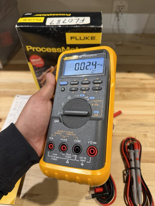 FLUKE 787 PROCESSMETER (NEW FACTORY SEALED) SHIPS FAST - FREE SHIPPING (RARE)