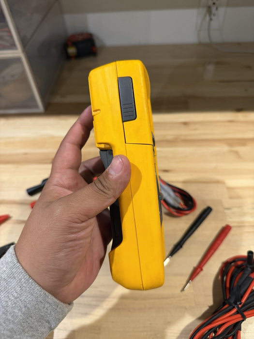 FLUKE 233A REMOTE DISPLAY AUTOMOTIVE DIGITAL  MULTIMETER KIT (FREE SHIPPING)