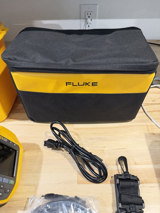 FLUKE TI480PRO IR CAMERA 60HZ 640 X 480 2 BATTERIES W/ CHARGE & CASE -SHIPS FREE