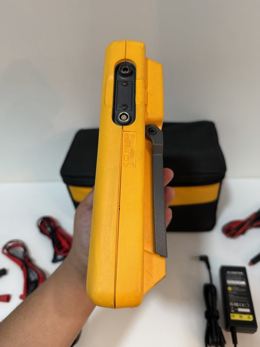 FLUKE 741B DOCUMENTING PRCESS CALIBRATOR WITH LEADS & CHARGER TESTED