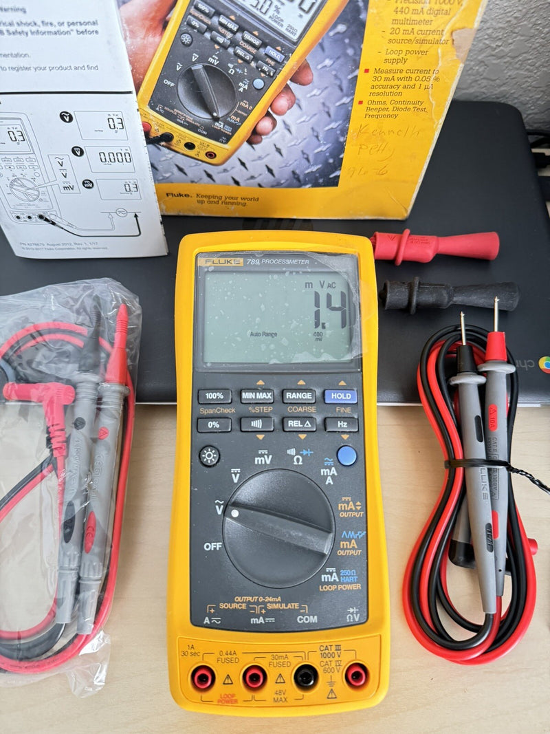FLUKE 789 PROCESS METER WITH LEADS & CLIPS
