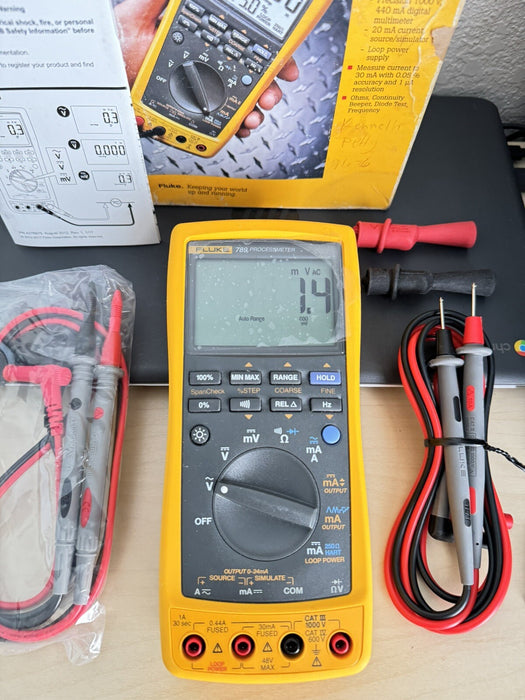 FLUKE 789 PROCESS METER WITH LEADS & CLIPS