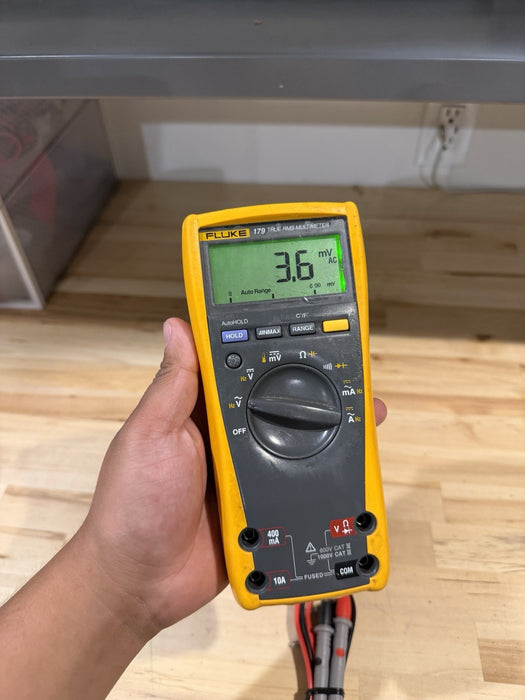 FLUKE 179 MULTIMETER W/ LEADS & CLIPS (SHIPS FAST)