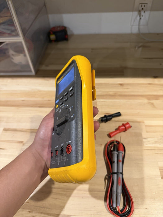FLUKE 87 III TRUE RMS MULTIMETER WITH LEADS & CLIPS