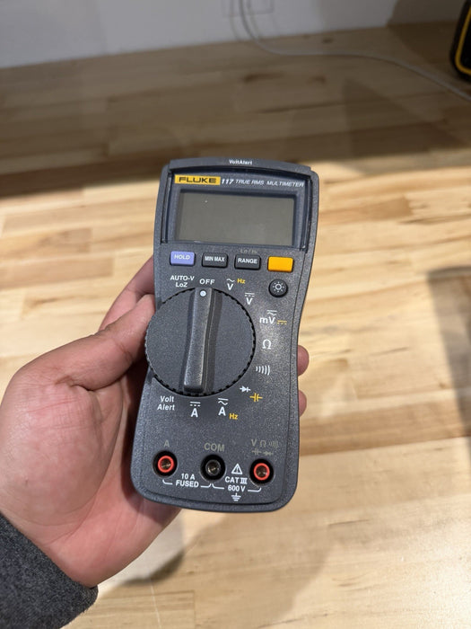 FLUKE 117 TRUE RMS MULTIMETER (PARTS ONLY) FOR PARTS - SHIPS FAST
