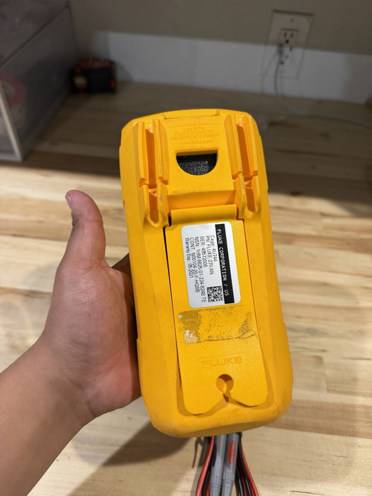 FLUKE 27 II INDUSTRIAL DIGITAL MULTIMETER WITH LEADS & CLIPS CALIBRATED 2025