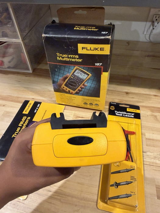 FLUKE 187 TRUE RMS MULTIMETER W/ LEADS & CLIPS  (NEW SEALED) TESTED - RARE