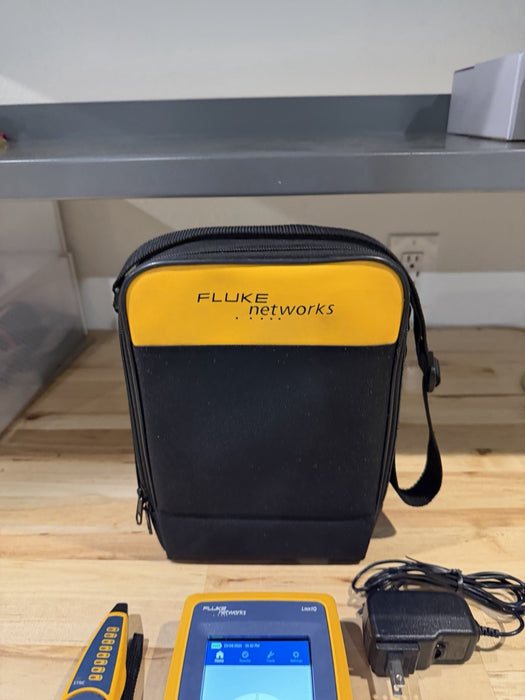 FLUKE NETWORKS LIQ-100 LINKIQ KIT CABLE & NETWORK TESTER W ACCESSORIES