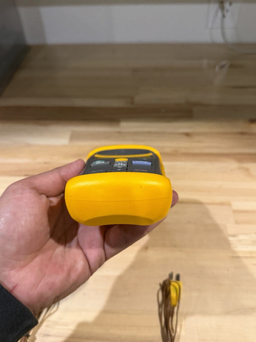 FLUKE 52 II THERMOMETER W / PROBE - SHIPS FAST
