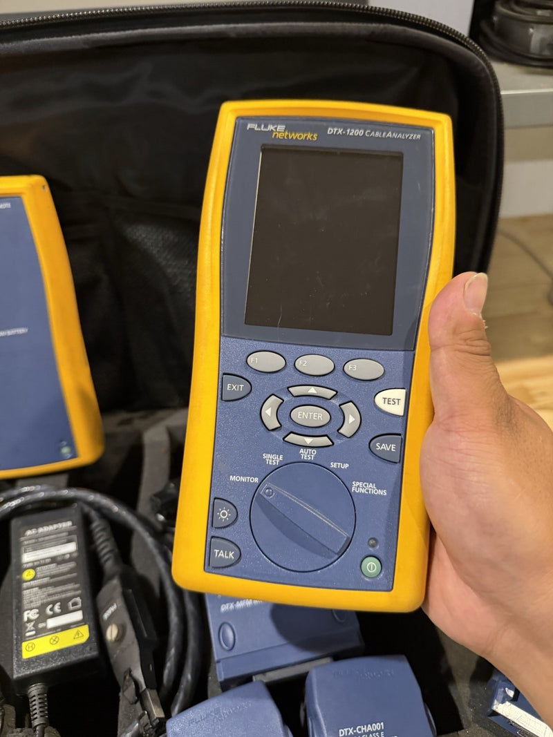 FLUKE DTX-1200 CABLE ANALYZER KIT W ACCESSORIES & MODULES (TESTED) SHIPS FREE