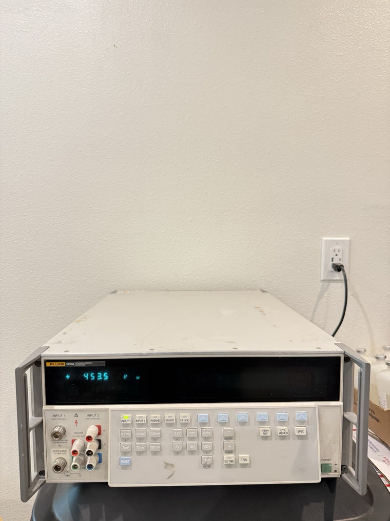 FLUKE 5790A MEASUREMENT STANDARD WITH WIDEBAND OPTION TESTED
