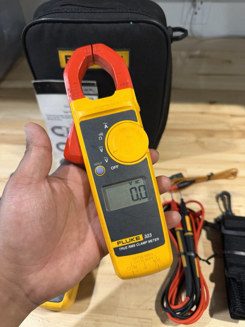 FLUKE 116/323 HVAC MULTIMETER COMBO KIT WITH ACCESSORIES TESTED