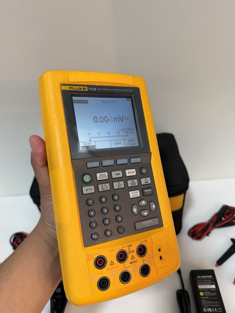 FLUKE 741B DOCUMENTING PRCESS CALIBRATOR WITH LEADS & CHARGER TESTED