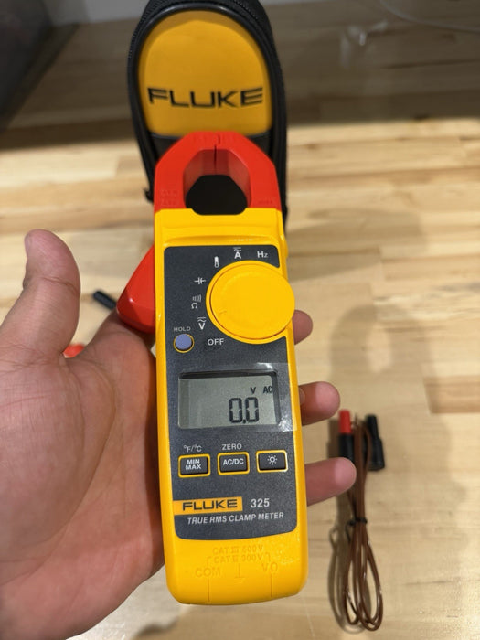FLUKE 325 TRUE RMS CLAMP METER (NEW SEALED) SHIPS FAST - NEW
