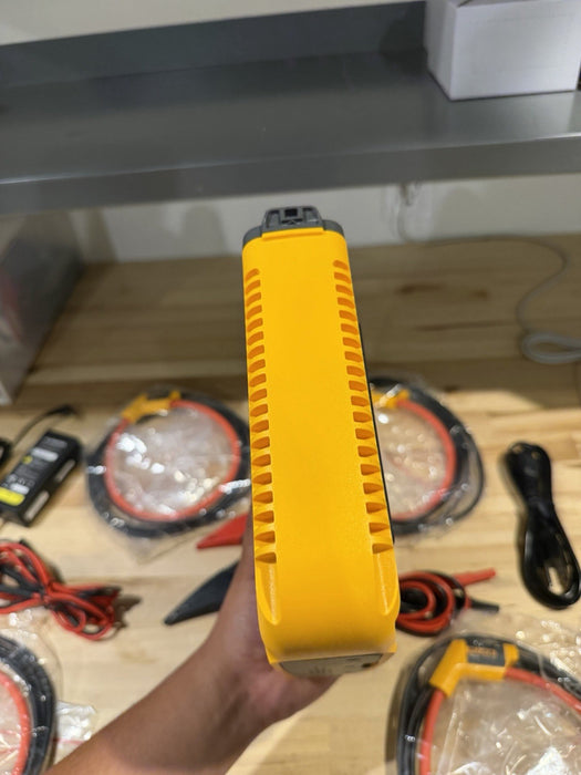 FLUKE 1748 3 PHASE POWER QUALITY LOGGER & ACCESSORIES (TESTED) - FREE SHIPPING