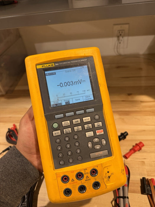 FLUKE 744 DOCUMENTING PRCESS CALIBRATOR W/ LEADS & CHARGER (CALIBRATED 2025)