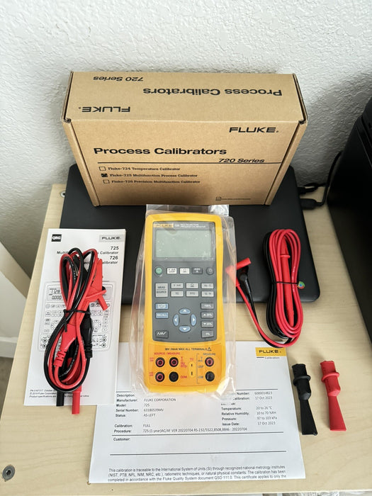 FLUKE 725 MULTIFUNCTION PROCESS CALIBRATOR WITH LEADS CAL 2023 NEW SEALED