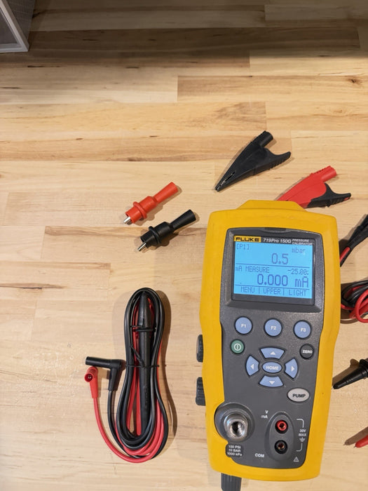 FLUKE 719 PRO 150G ELECTRIC PRESSURE CALIBRATOR W/ ACCESSORIES (SHIPS FREE)