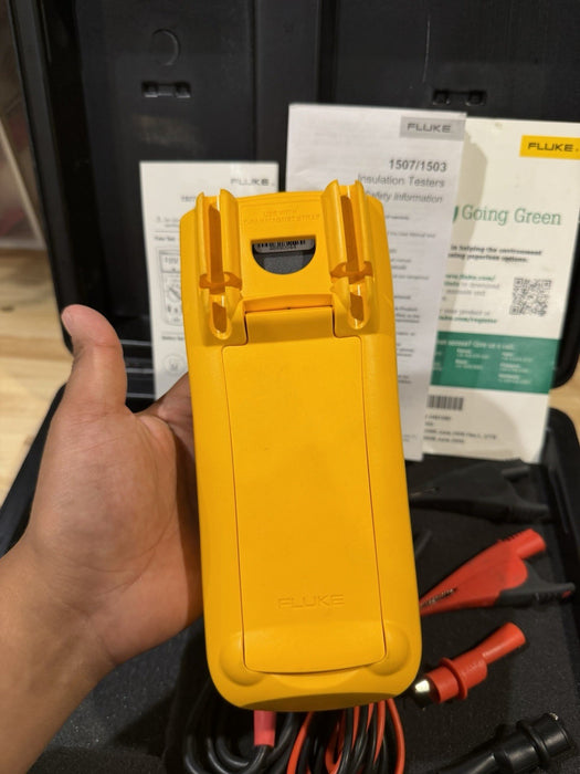 FLUKE 1507 INSULATION MULTIMETER W/ LEADS & CLIPS