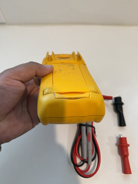 FLUKE 77-IV MULTIMETER W LEAD SET & CLIPS TESTED