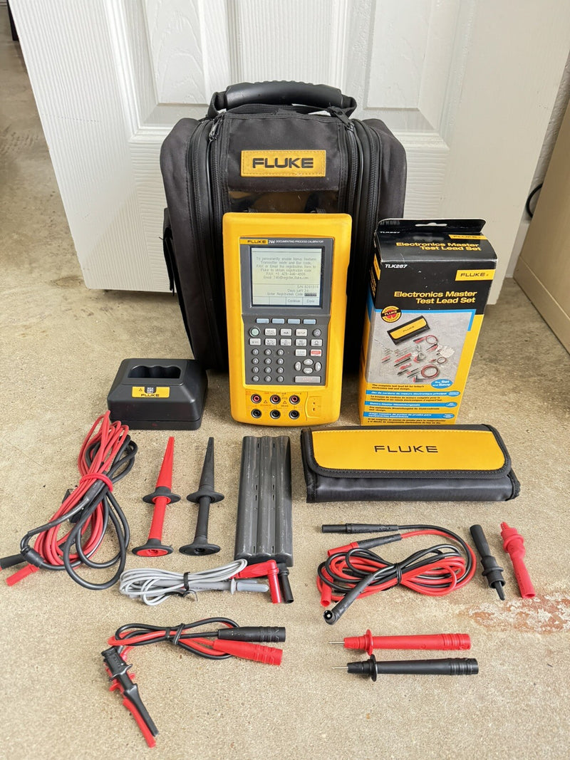 FLUKE 744 DOCUMENTING PROCESS CALIBRATOR METER WITH TLK287 LEADS & CHARGER