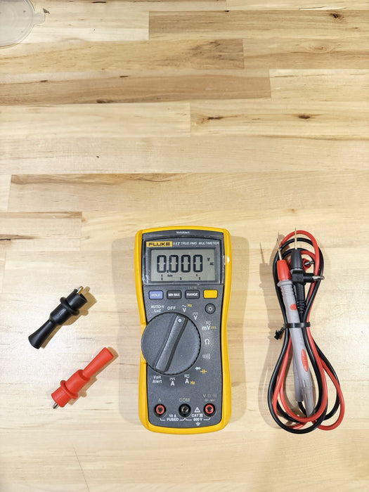 FLUKE 117 TRUE RMS MULTIMETER W/LEADS & CLIPS (TESTED) SHIPS FAST