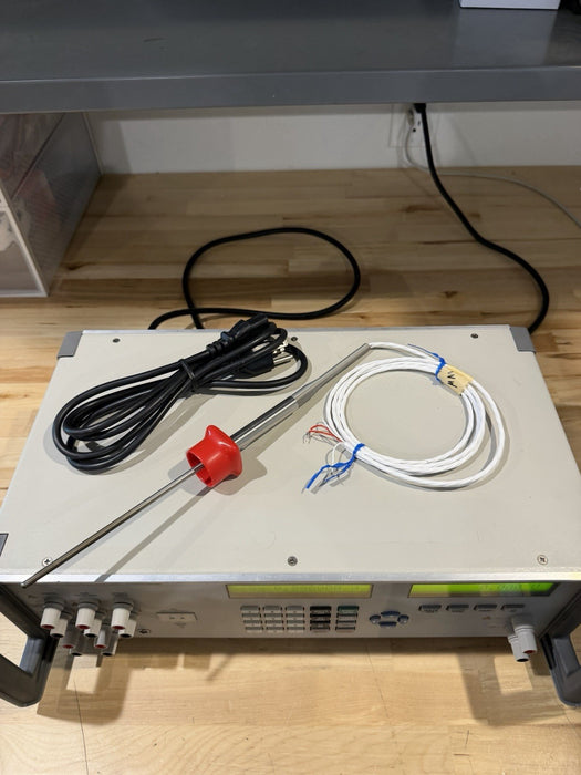 FLUKE 7526A PRECISION PROCESS CALIBRATOR WITH PROBE & CHARGER TESTED