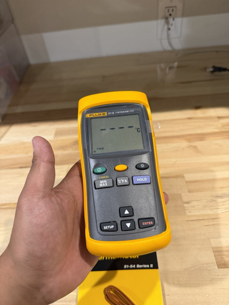 FLUKE 51 II THERMOCOUPLE THERMOMETER WITH PROBE & MANUAL