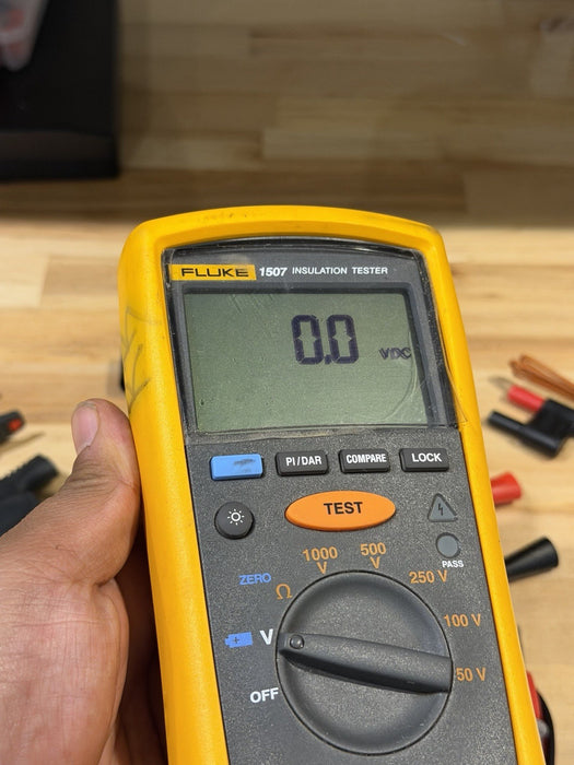 FLUKE 1507 INSULATION MULTIMETER W/ LEADS & CLIPS - SHIPS FAST