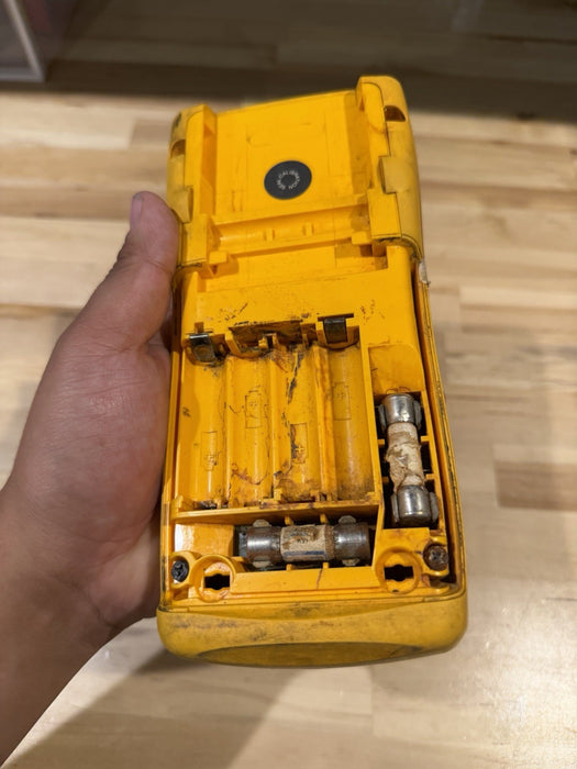 FLUKE 189 TRUE RMS MULTIMETER (PARTS ONLY)  FOR PARTS - SHIPS FAST