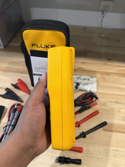FLUKE 714B THERMOCOUPLE CALIBRATOR (NEW FACTORY SEALED) MFD-2024 (CAL-2024) NEW