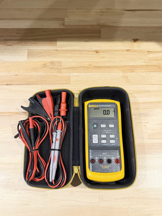 FLUKE 712B RTD CALIBRATOR W/ CASE & ACCESSORIES - TESTED