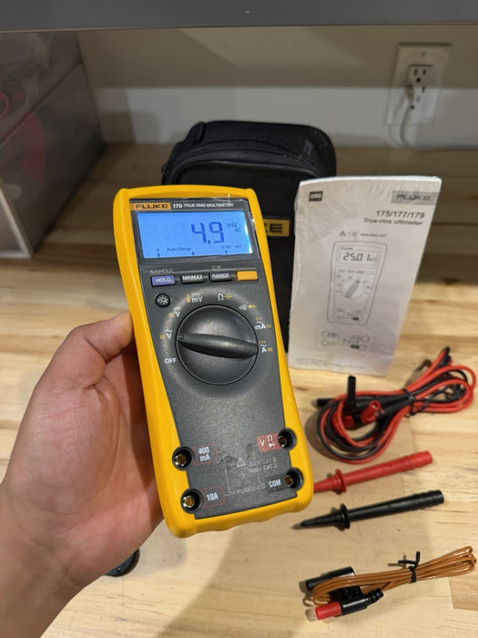 FLUKE 179/EDA2 MULTIMETER COMBO KIT W/ BAG & ACCESSORIES - TESTED