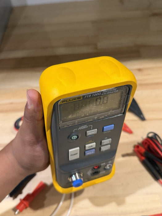 FLUKE 719 100G PRESSURE CALIBRATOR W/ LEADS & EXTRAS (TESTED) PERFECT CONDITION