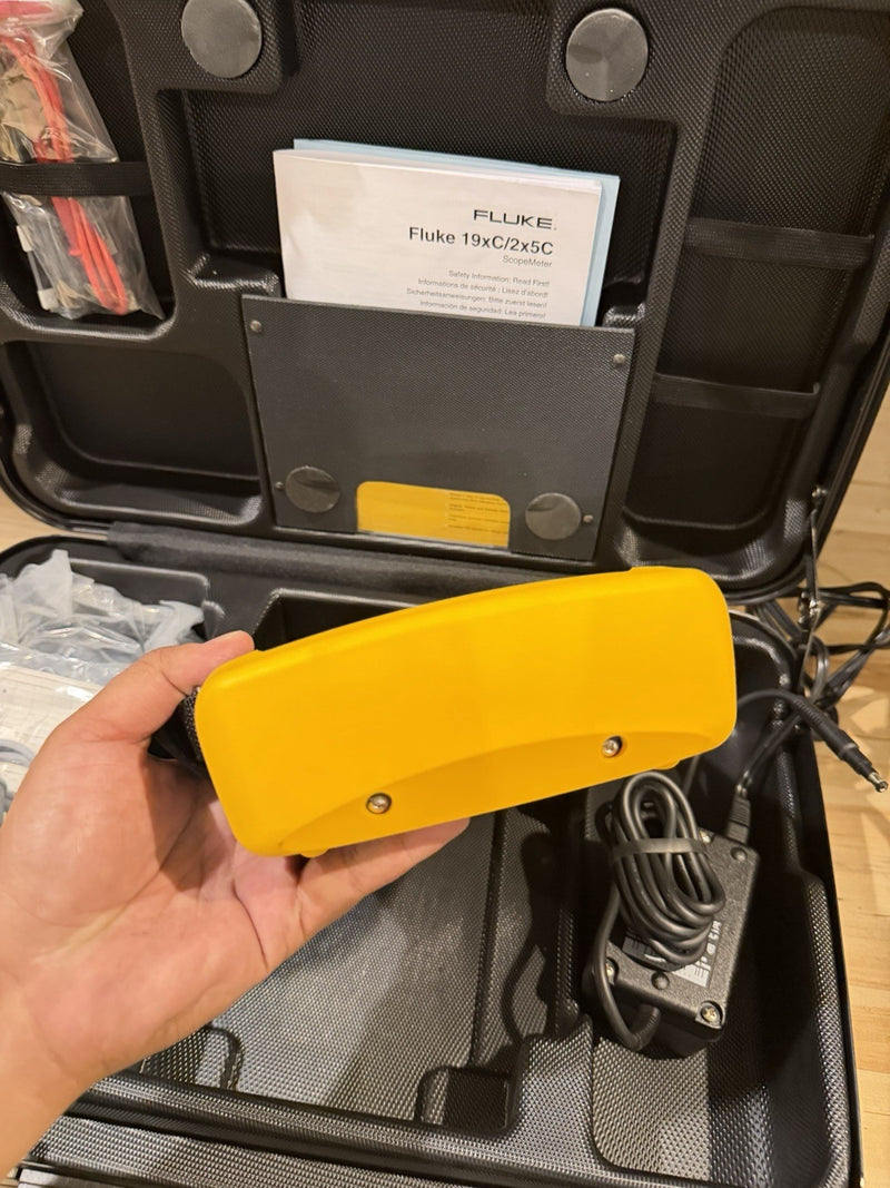 FLUKE 199C 200MHZ 2.5GS/S SCOPEMETER COLOR WITH ACCESSORIES