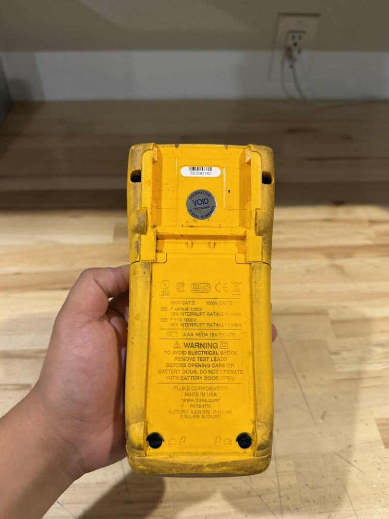 FLUKE 189 TRUE RMS MULTIMETER (PARTS ONLY)  FOR PARTS - SHIPS FAST